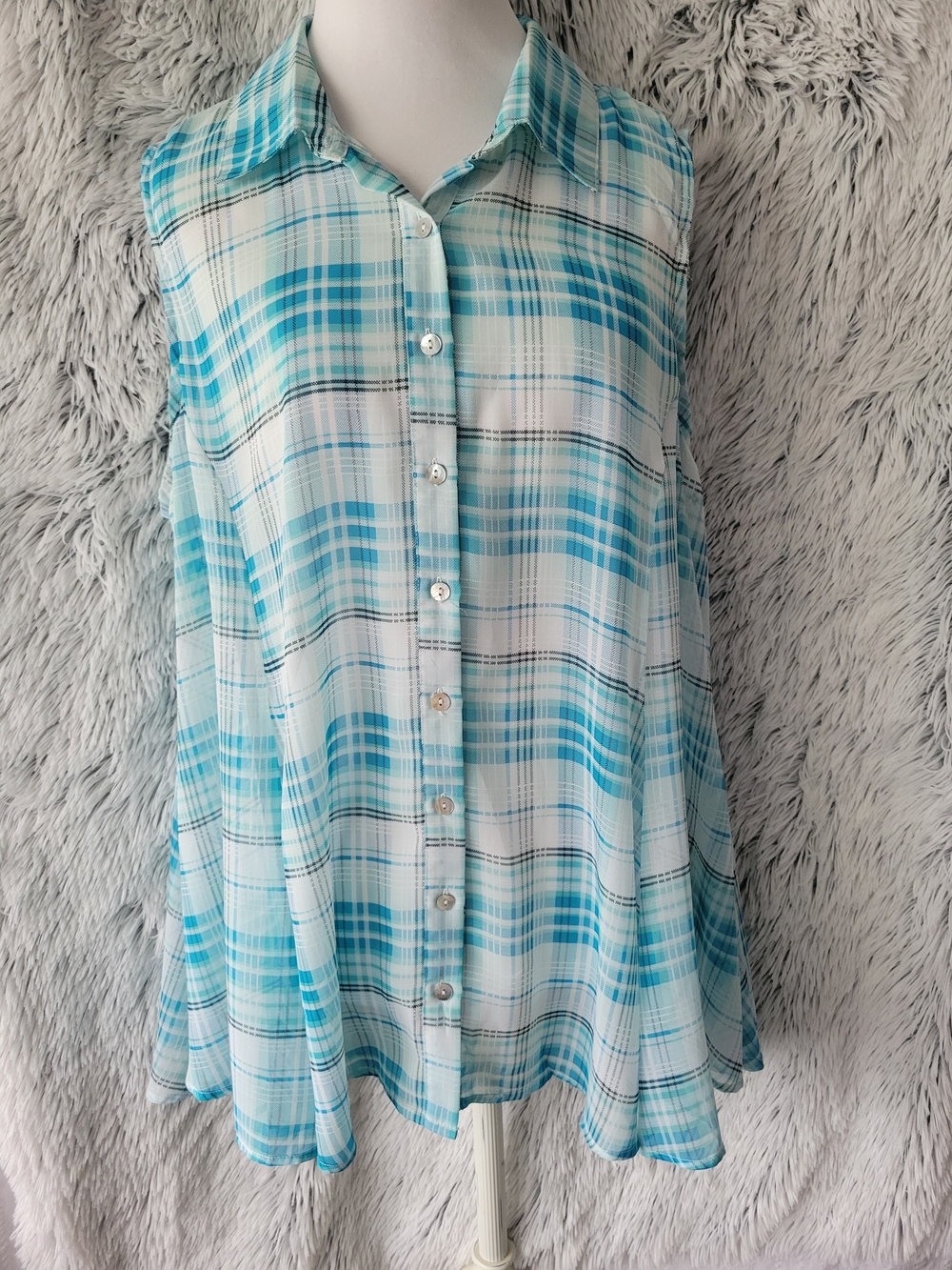Sleeveless Plaid Button-Down Top in Aqua and White